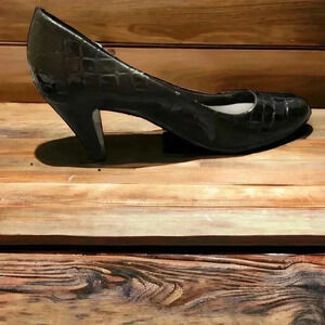 Giani Bernini Women's Size 6.5 Patent Leather 3-inch heels. Excellent conditio